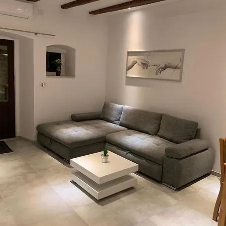 Daire Ana Kastela